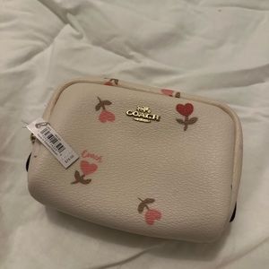 NWT Coach Mini Boxy Cosmetic Case With Heart Floral Print